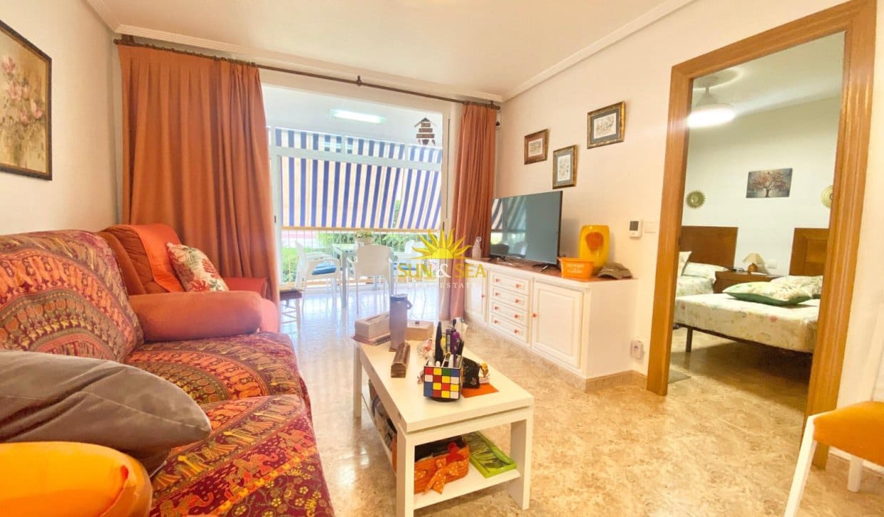 Appartement de 2 chambres à louer à Playa de San Juan avec piscine garage - 1 000 € (Ref: 10023285)