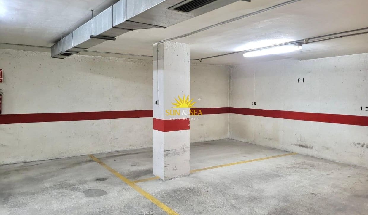 Garagem para arrendar em Torrevieja - 100 € (Ref: 10023286)