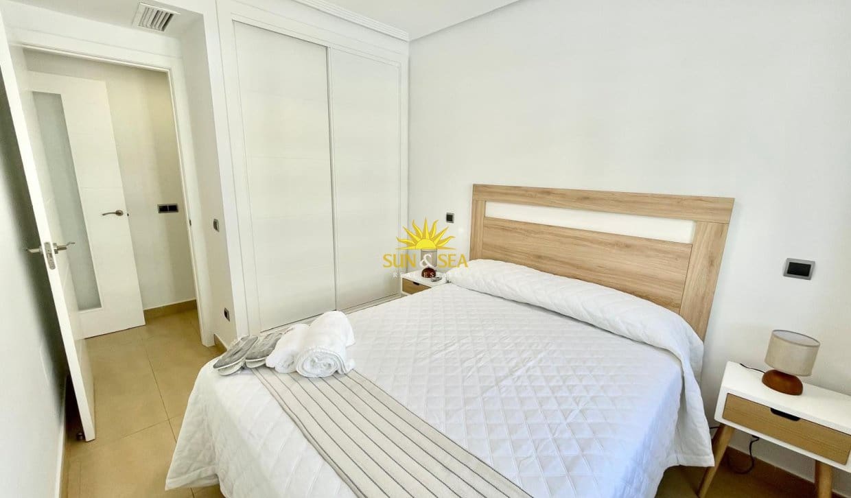 1 bedroom Apartment for rent in Los Alcazares with pool - € 1,100 (Ref: 10023364)