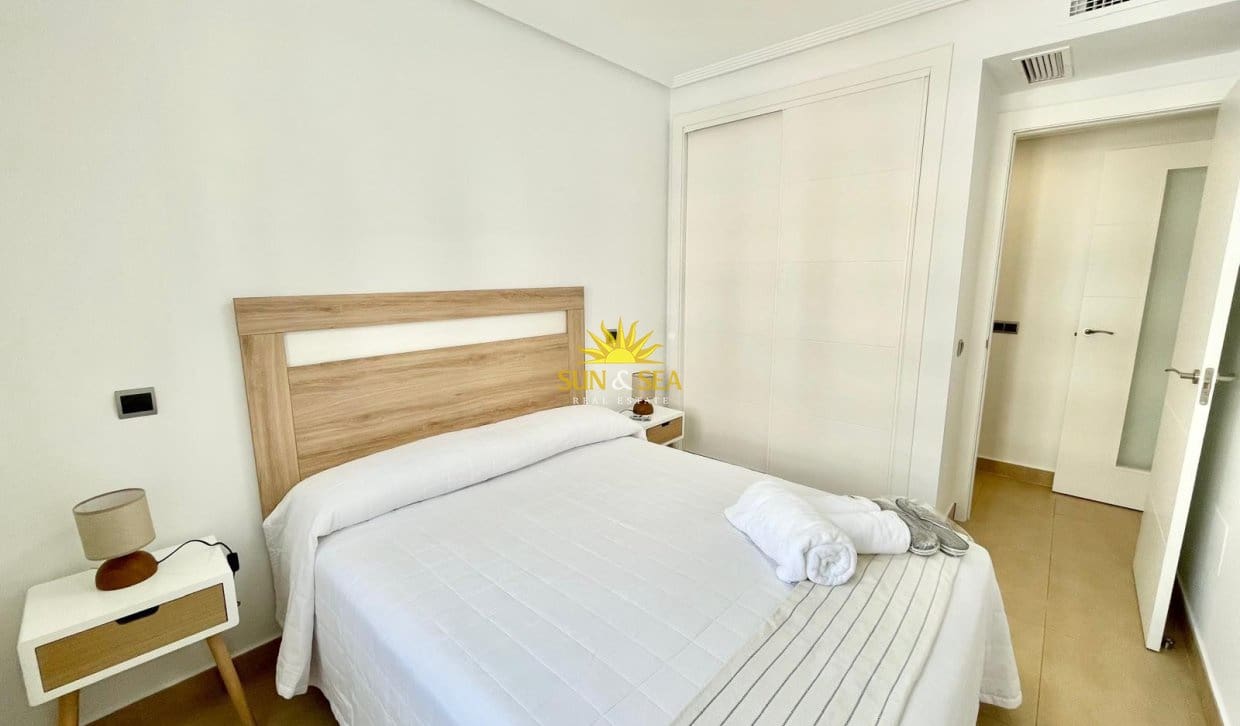 1 soveværelse Lejlighed til leje i Los Alcazares med swimmingpool - € 1.100 (Ref: 10024453)