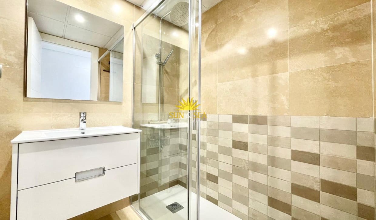 1 soveværelse Lejlighed til leje i Los Alcazares med swimmingpool - € 1.100 (Ref: 10024453)