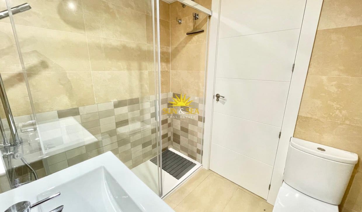 1 soveværelse Lejlighed til leje i Los Alcazares med swimmingpool - € 1.100 (Ref: 10024453)