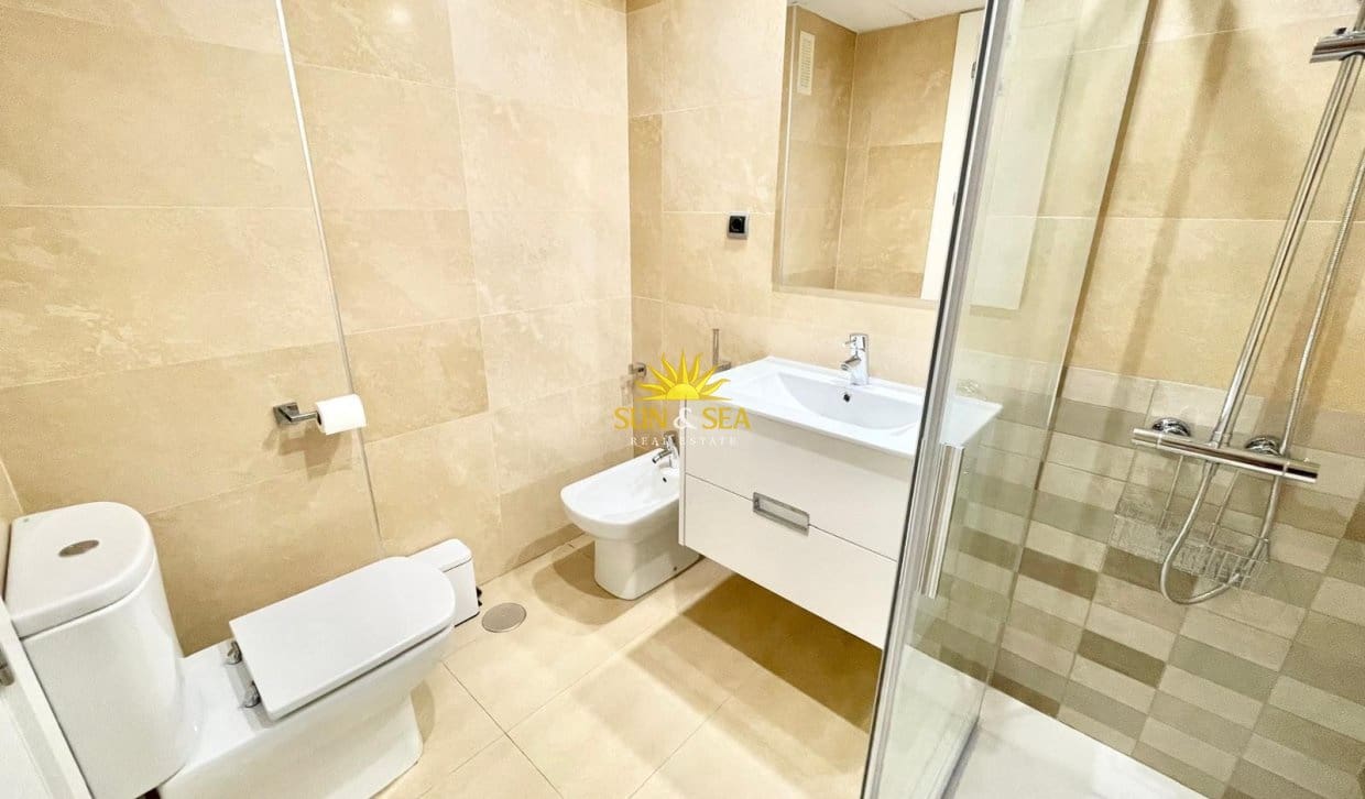 1 soveværelse Lejlighed til leje i Los Alcazares med swimmingpool - € 1.100 (Ref: 10024453)