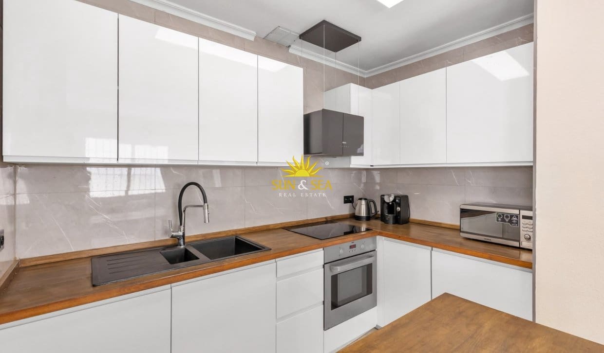 3 quarto Moradia para arrendar em Torrevieja com piscina - 1 650 € (Ref: 10024605)