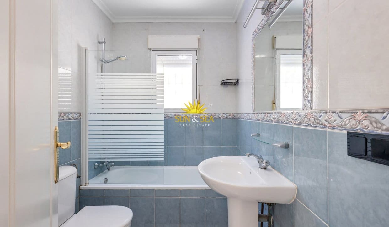 3 quarto Moradia para arrendar em Torrevieja com piscina - 1 650 € (Ref: 10024605)