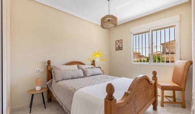 3 slaapkamer Villa te huur in Torrevieja - € 1.650 (Ref: 10024605)