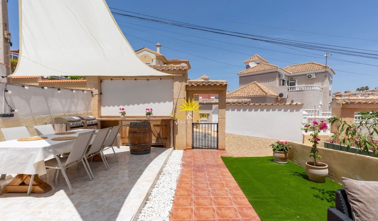 3 quarto Moradia para arrendar em Torrevieja com piscina - 1 650 € (Ref: 10024605)