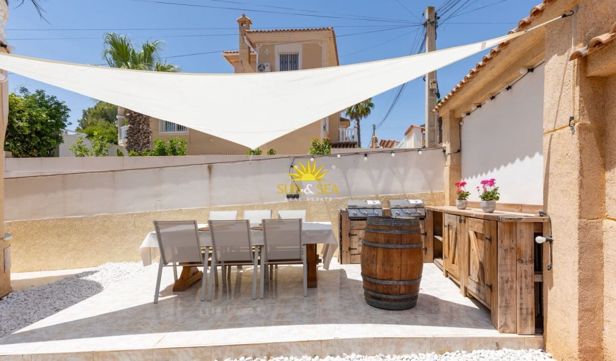 3 quarto Moradia para arrendar em Torrevieja com piscina - 1 650 € (Ref: 10024605)