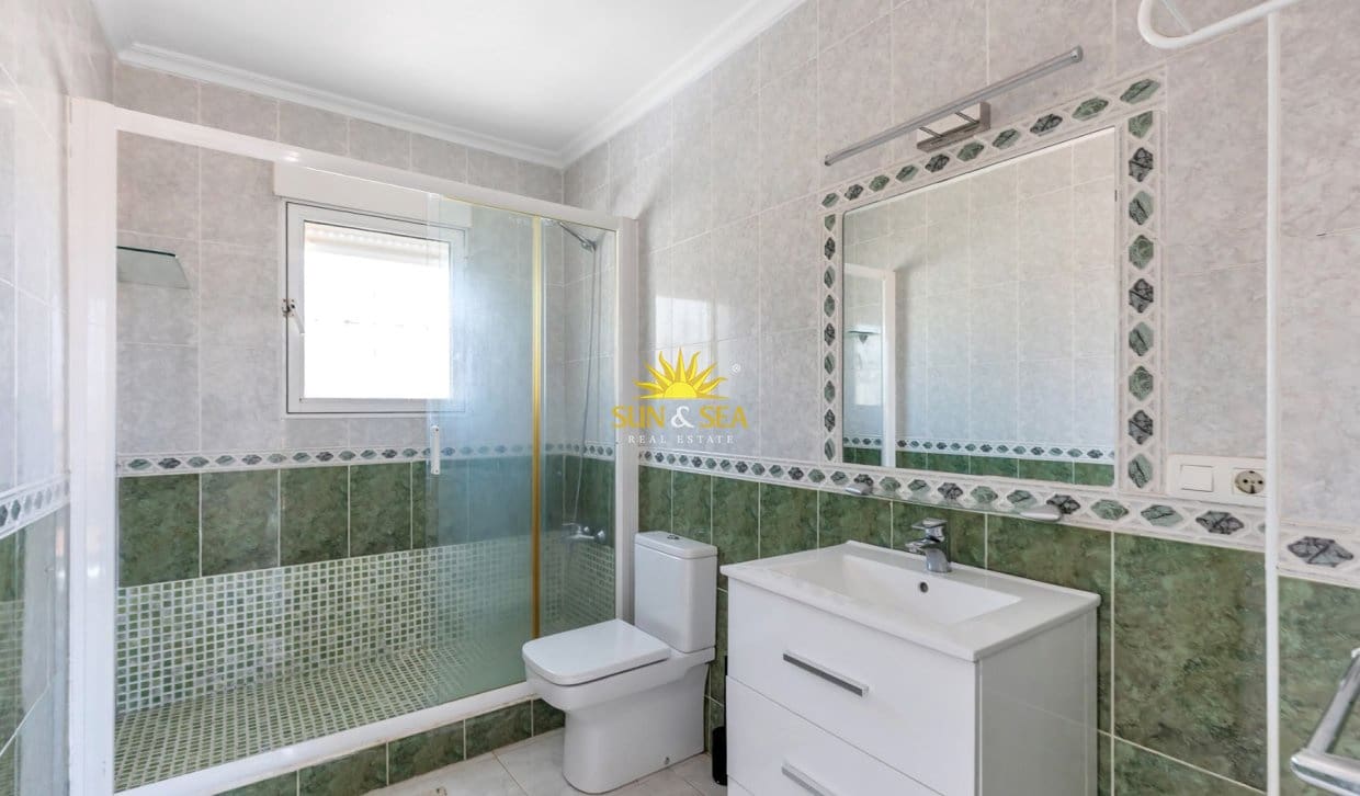 3 quarto Moradia para arrendar em Torrevieja com piscina - 1 650 € (Ref: 10024605)