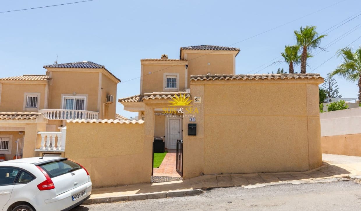 3 quarto Moradia para arrendar em Torrevieja com piscina - 1 650 € (Ref: 10024605)