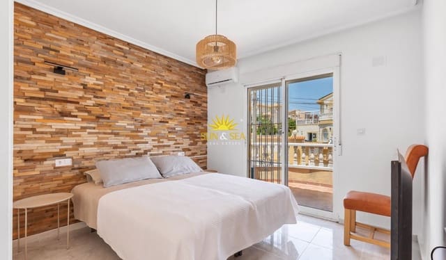 3 slaapkamer Villa te huur in Torrevieja - € 1.650 (Ref: 10024605)