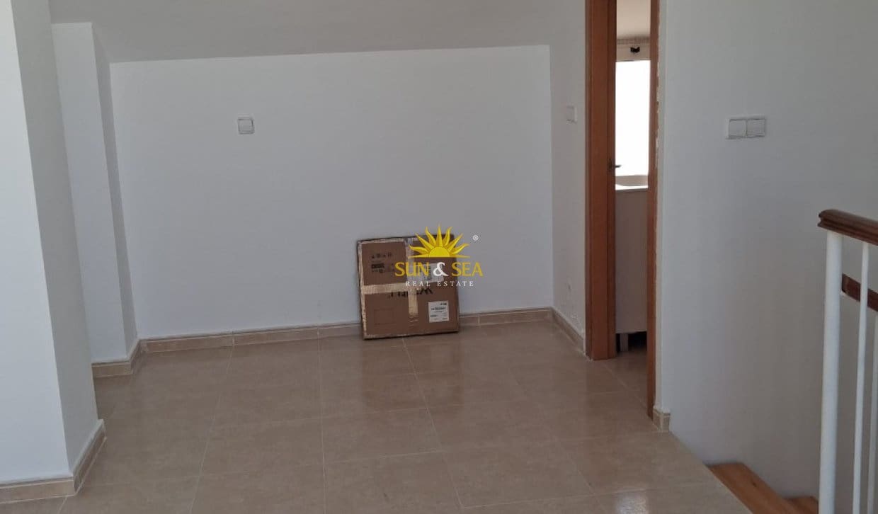 4 slaapkamer Huis te koop in Los Alcazares met zwembad garage - € 239.000 (Ref: 10026002)
