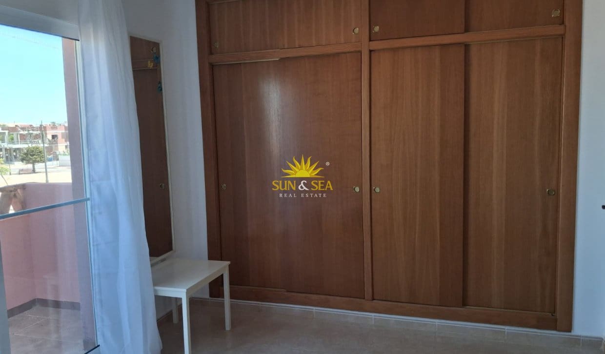 4 slaapkamer Huis te koop in Los Alcazares met zwembad garage - € 239.000 (Ref: 10026002)