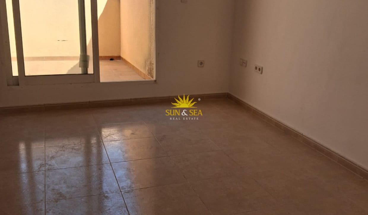 4 slaapkamer Huis te koop in Los Alcazares met zwembad garage - € 239.000 (Ref: 10026002)