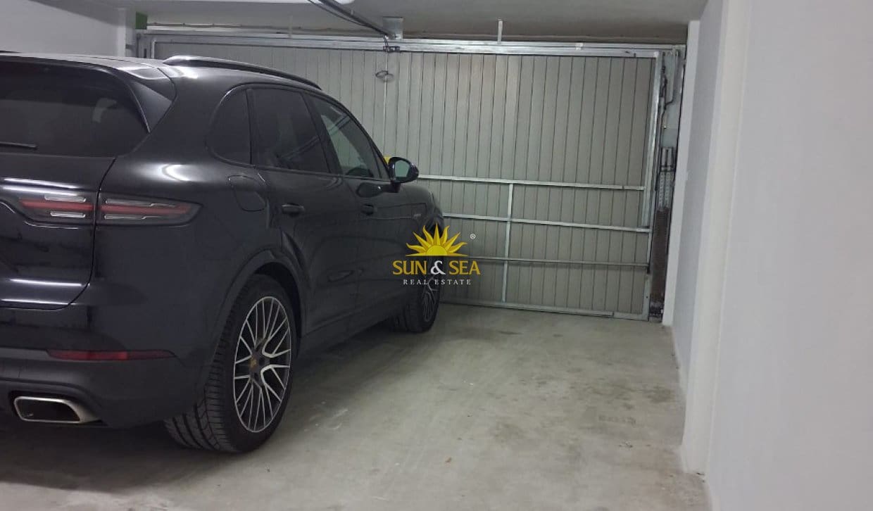 4 slaapkamer Huis te koop in Los Alcazares met zwembad garage - € 239.000 (Ref: 10026002)
