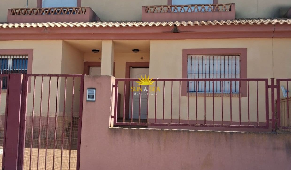 4 slaapkamer Huis te koop in Los Alcazares met zwembad garage - € 239.000 (Ref: 10026002)