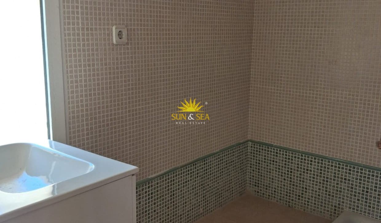4 slaapkamer Huis te koop in Los Alcazares met zwembad garage - € 239.000 (Ref: 10026002)