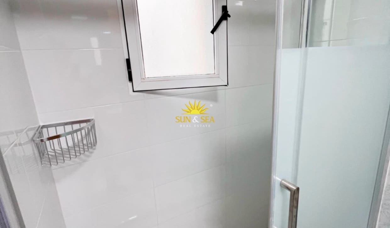 2 sovrum Lägenhet att hyra i Torrevieja med pool - 875 € (Ref: 10026178)