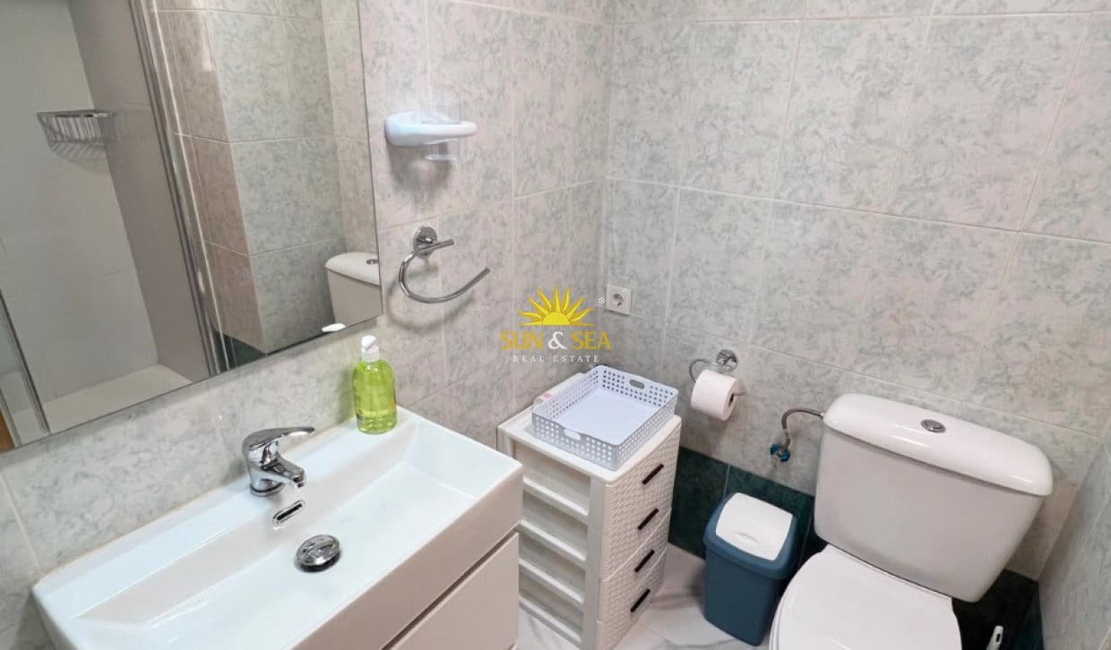 2 sovrum Lägenhet att hyra i Torrevieja med pool - 875 € (Ref: 10026178)