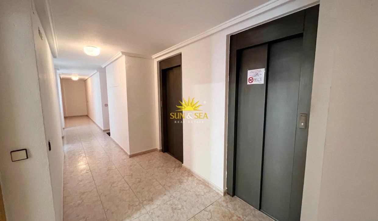 2 sovrum Lägenhet att hyra i Torrevieja med pool - 875 € (Ref: 10026178)
