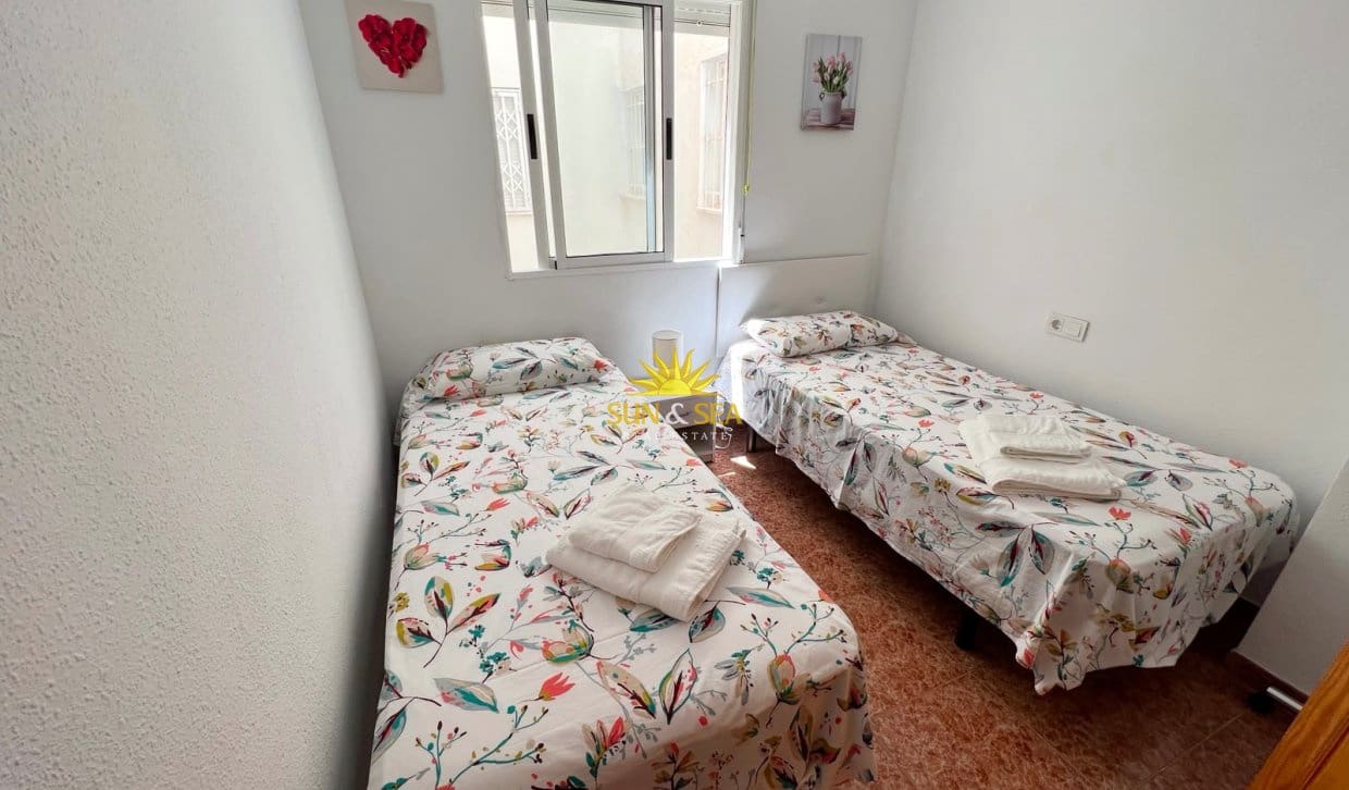 2 sovrum Lägenhet att hyra i Torrevieja med pool - 875 € (Ref: 10026178)