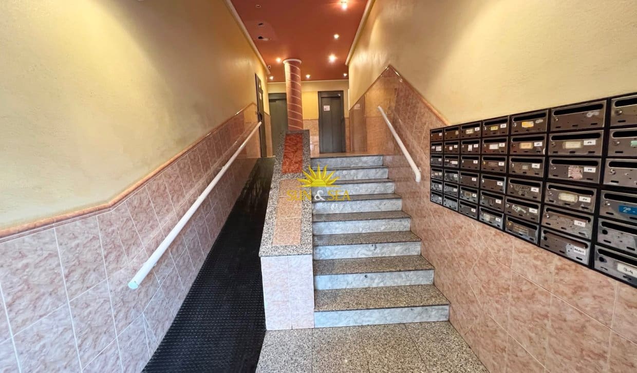 2 sovrum Lägenhet att hyra i Torrevieja med pool - 875 € (Ref: 10026178)