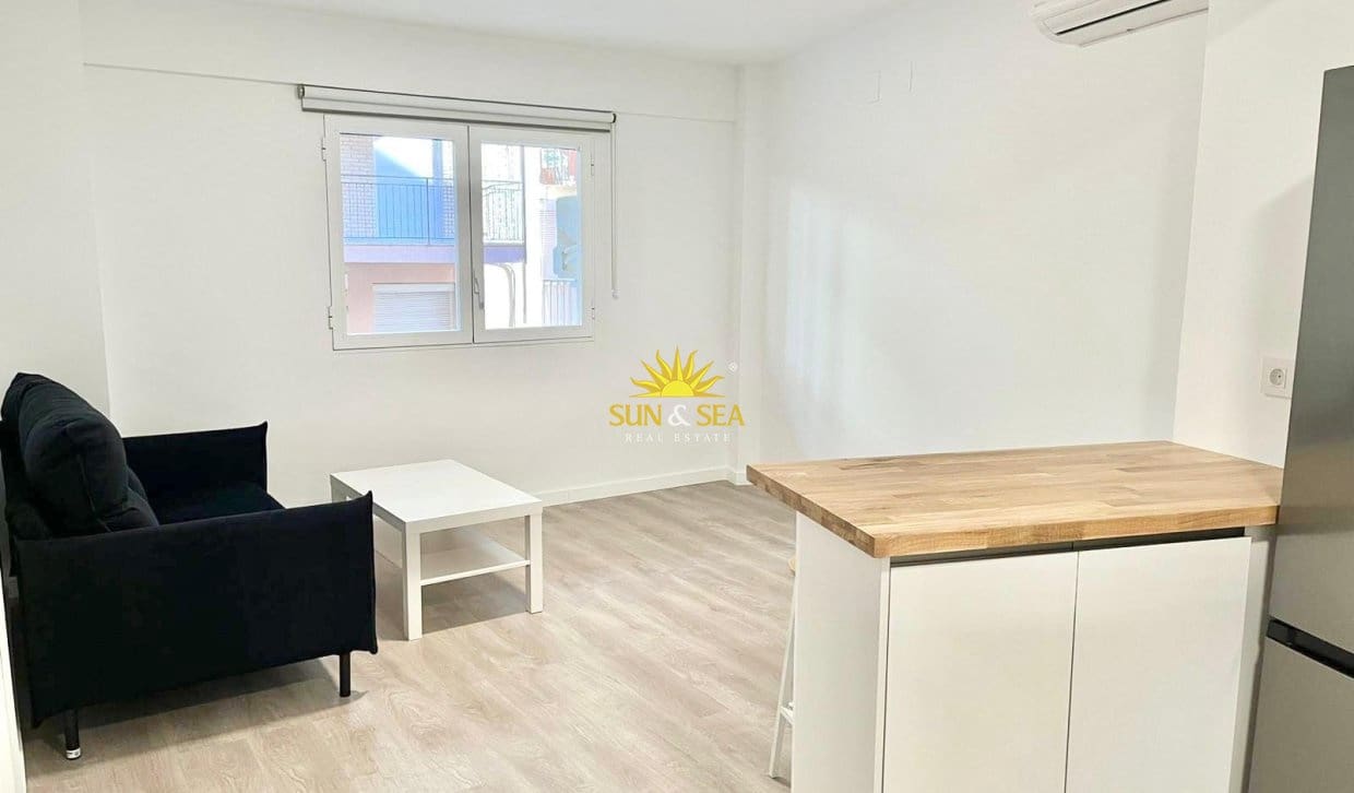 Appartement de 1 chambre à louer à El Campello - 950 € (Ref: 10026506)