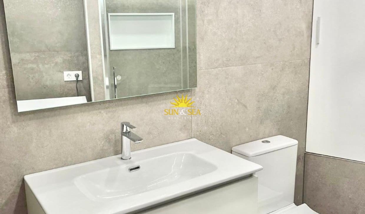 Appartement de 1 chambre à louer à El Campello - 950 € (Ref: 10026506)