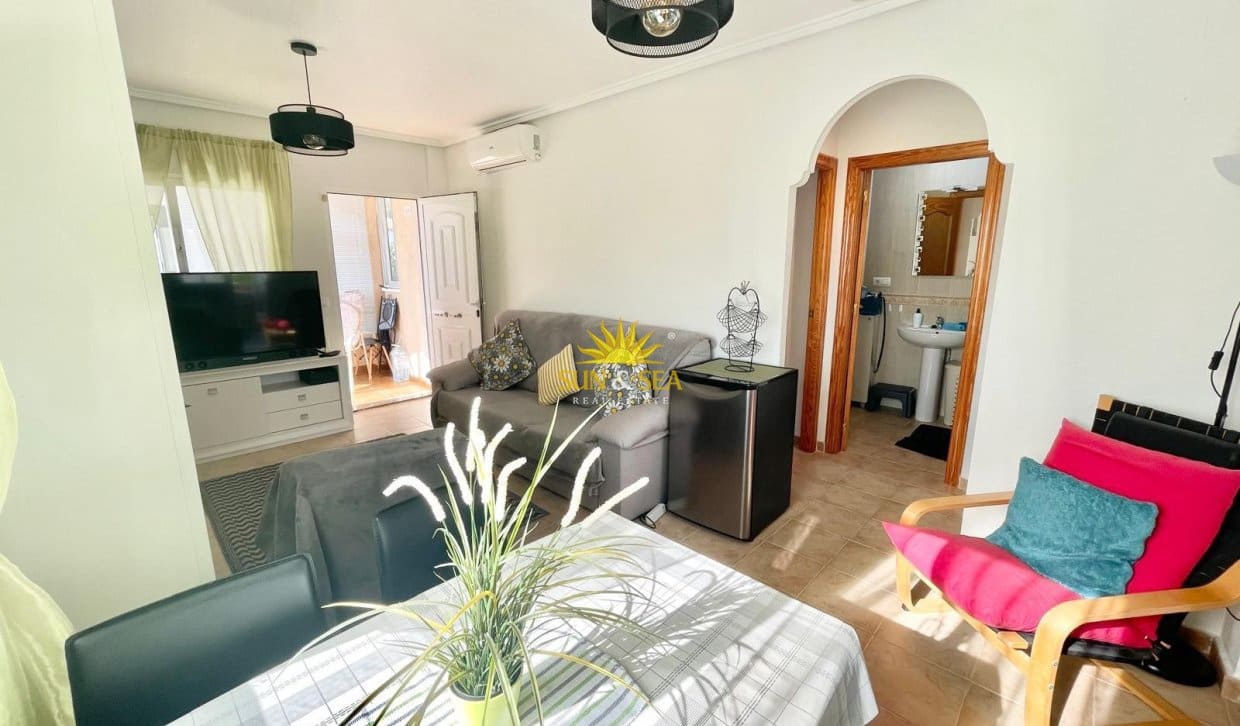 Maison de Ville de 2 chambres à louer à Pinar de Campoverde avec piscine - 1 100 € (Ref: 10029537)
