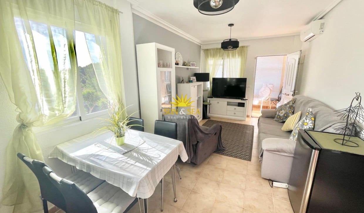 Maison de Ville de 2 chambres à louer à Pinar de Campoverde avec piscine - 1 100 € (Ref: 10029537)