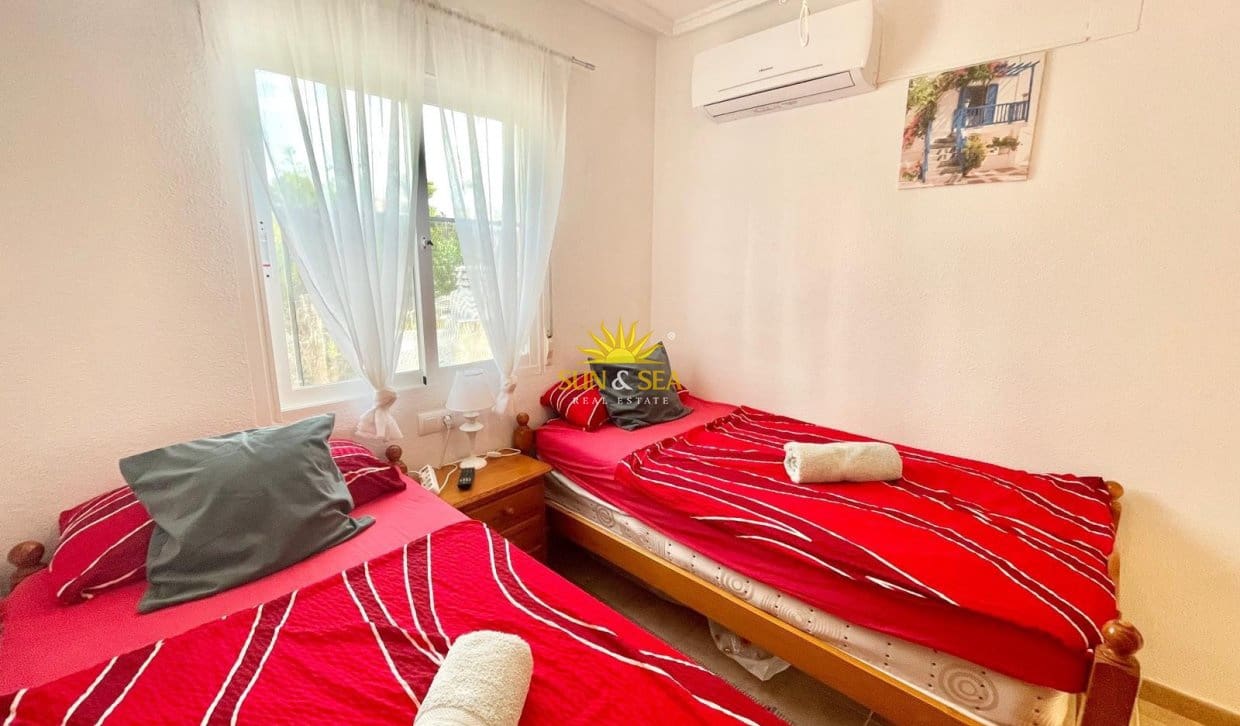 Maison de Ville de 2 chambres à louer à Pinar de Campoverde avec piscine - 1 100 € (Ref: 10029537)