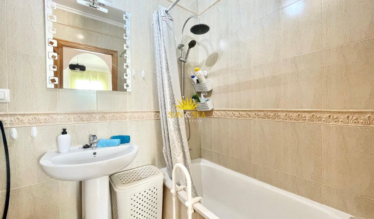 Maison de Ville de 2 chambres à louer à Pinar de Campoverde avec piscine - 1 100 € (Ref: 10029537)