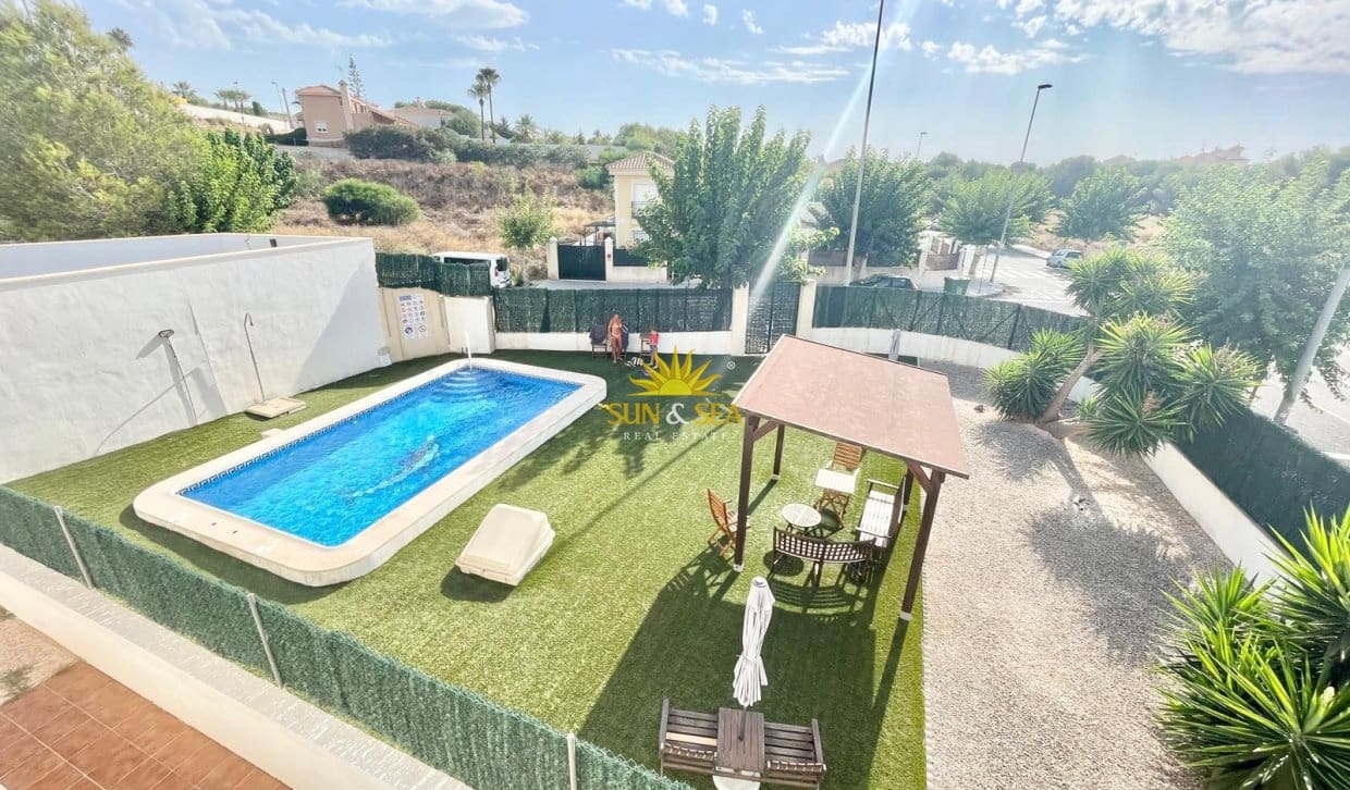 Maison de Ville de 2 chambres à louer à Pinar de Campoverde avec piscine - 1 100 € (Ref: 10029537)