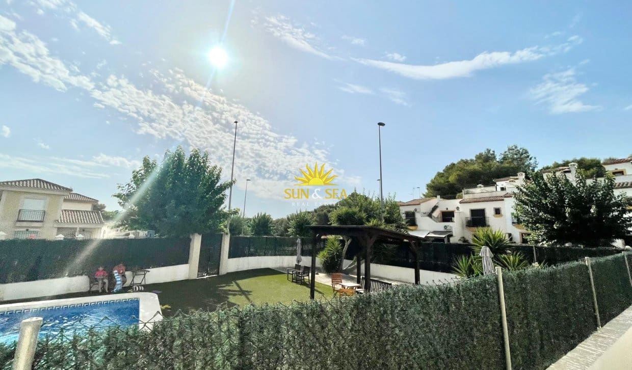 Maison de Ville de 2 chambres à louer à Pinar de Campoverde avec piscine - 1 100 € (Ref: 10029537)