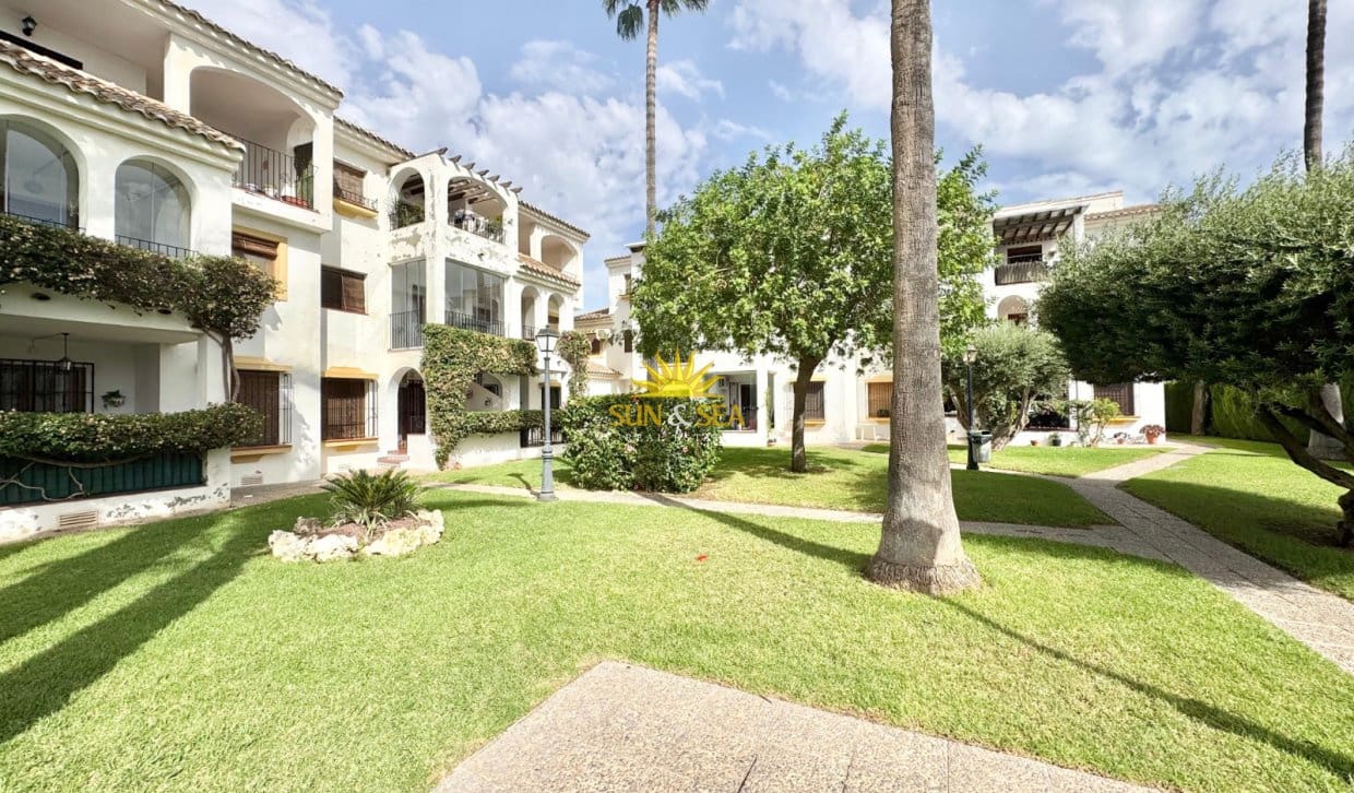2 Zimmer Apartment zu vermieten in San Javier mit Pool - 900 € (Ref: 10029752)