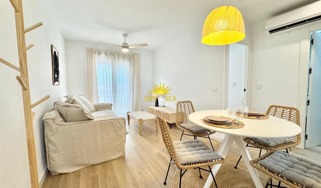2 Zimmer Apartment zu vermieten in San Javier mit Pool - 900 € (Ref: 10029752)