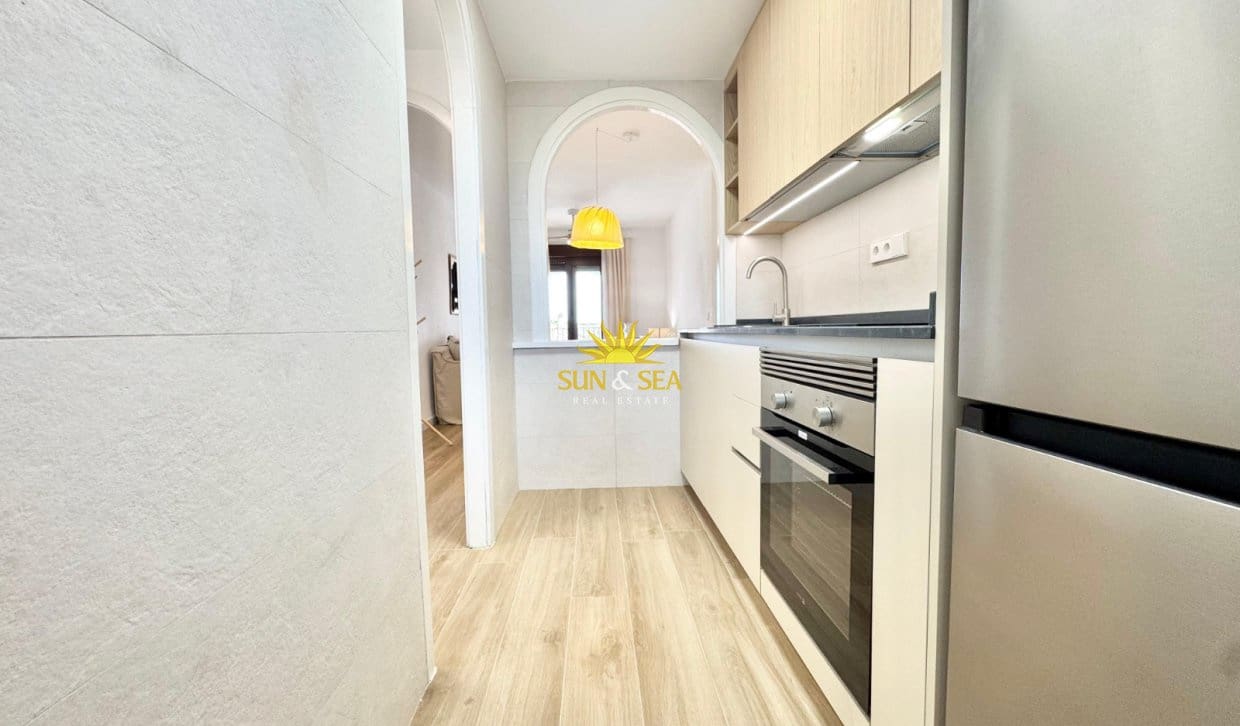 2 Zimmer Apartment zu vermieten in San Javier mit Pool - 900 € (Ref: 10029752)