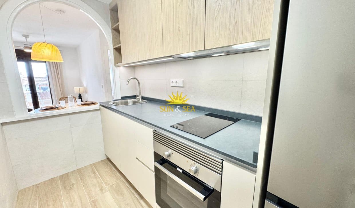 2 Zimmer Apartment zu vermieten in San Javier mit Pool - 900 € (Ref: 10029752)