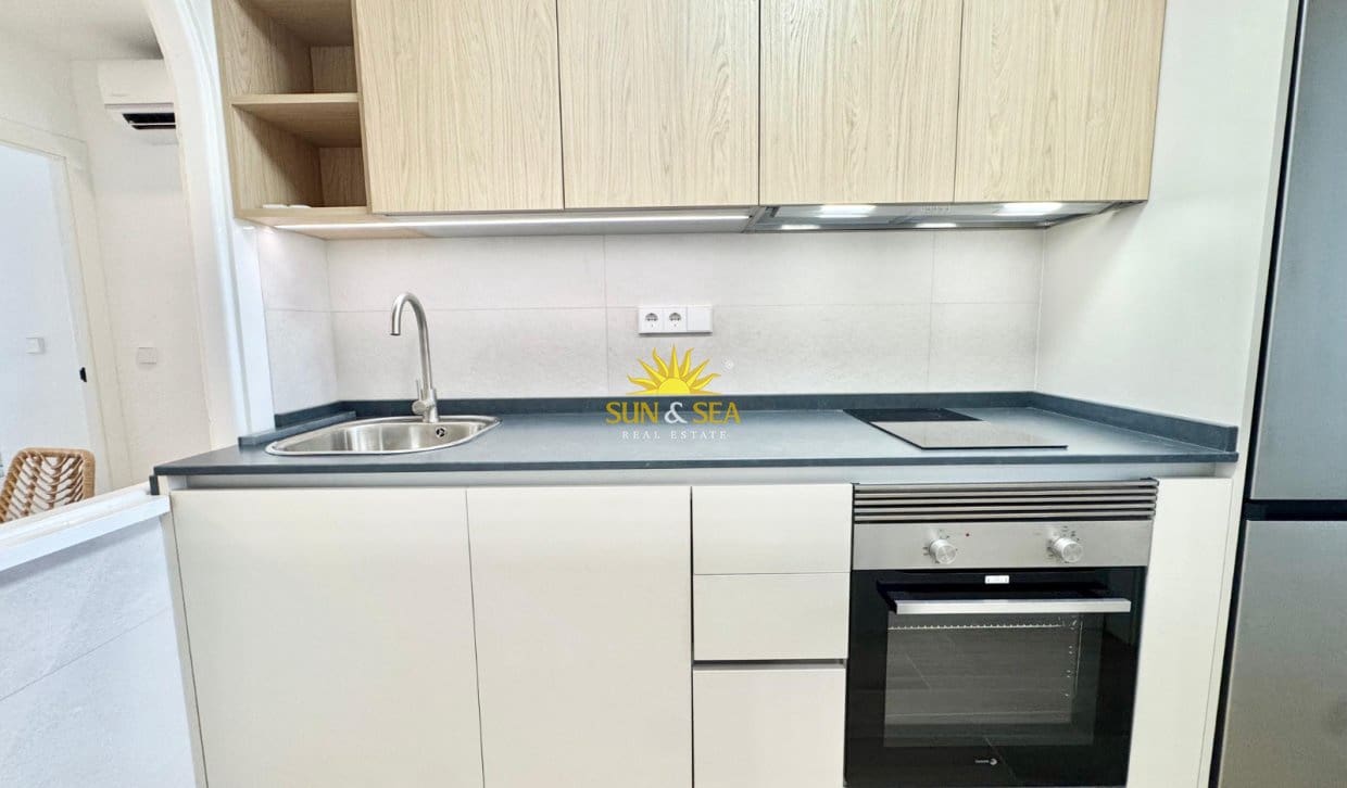 2 Zimmer Apartment zu vermieten in San Javier mit Pool - 900 € (Ref: 10029752)