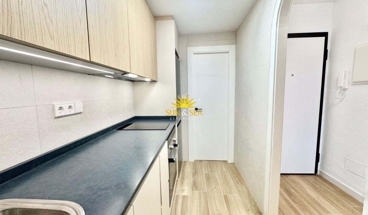 2 Zimmer Apartment zu vermieten in San Javier mit Pool - 900 € (Ref: 10029752)