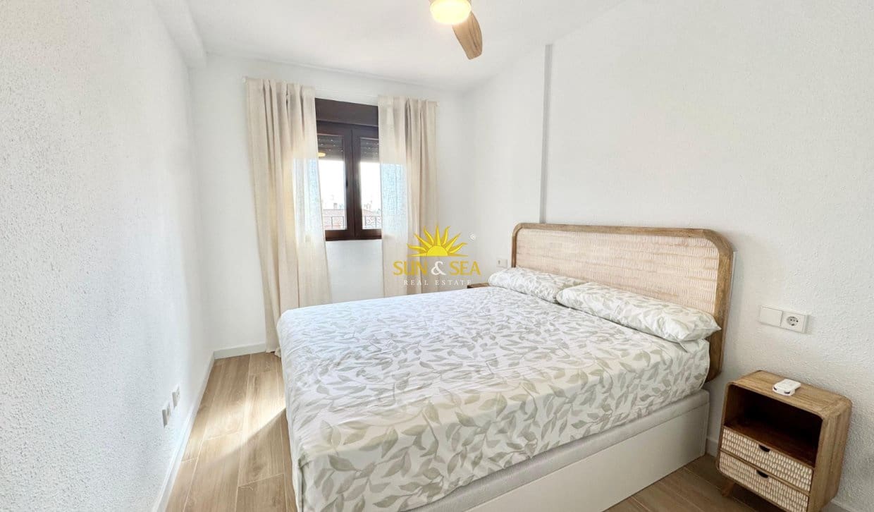 2 Zimmer Apartment zu vermieten in San Javier mit Pool - 900 € (Ref: 10029752)