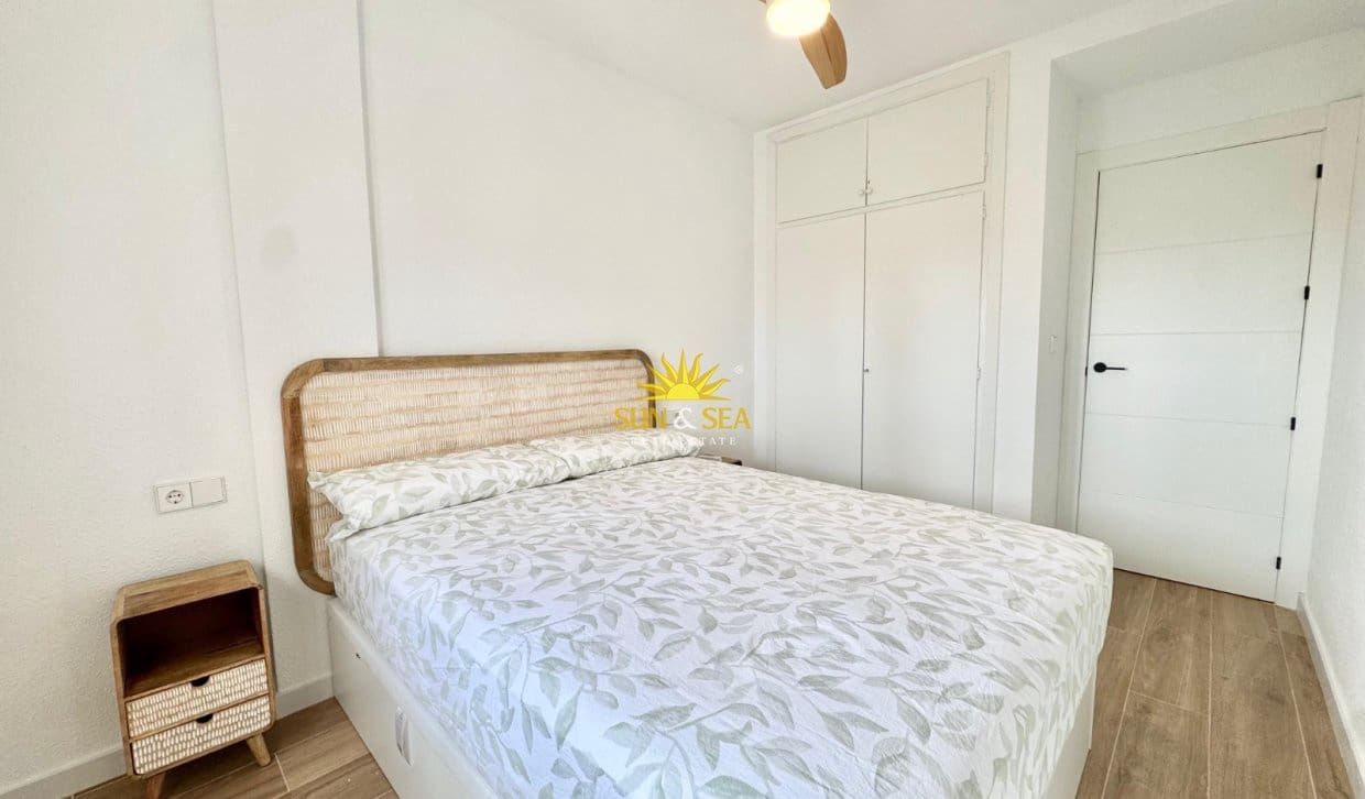 2 Zimmer Apartment zu vermieten in San Javier mit Pool - 900 € (Ref: 10029752)