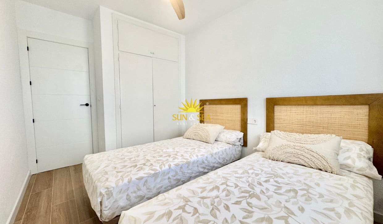 2 Zimmer Apartment zu vermieten in San Javier mit Pool - 900 € (Ref: 10029752)