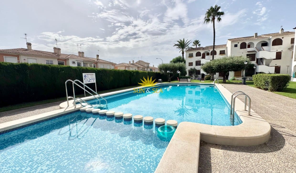 2 Zimmer Apartment zu vermieten in San Javier mit Pool - 900 € (Ref: 10029752)