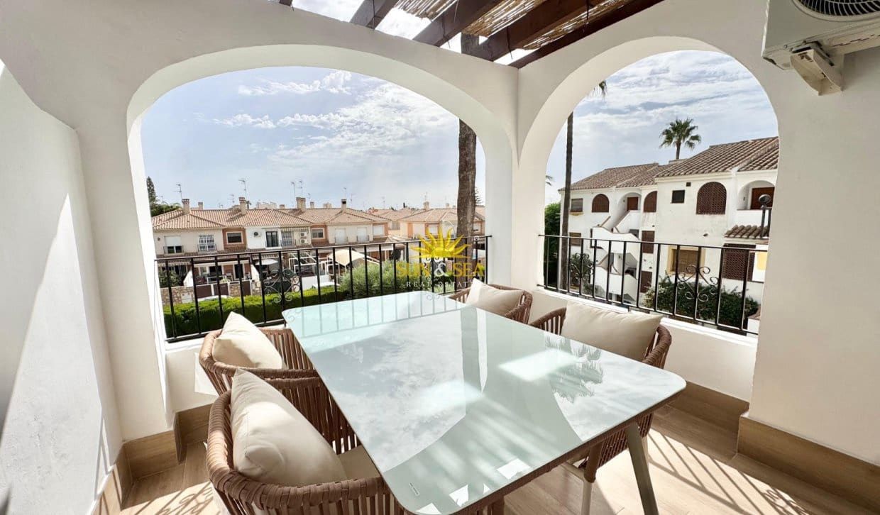 2 Zimmer Apartment zu vermieten in San Javier mit Pool - 900 € (Ref: 10029752)