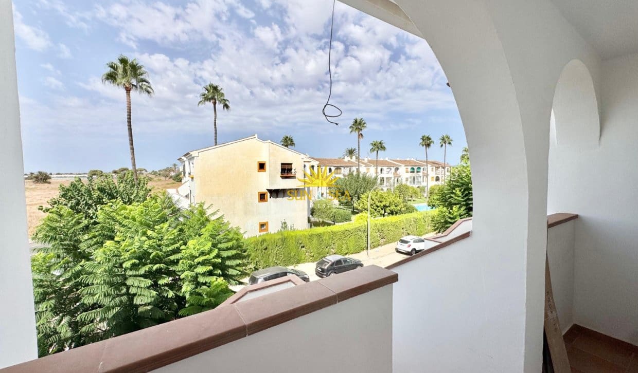 2 Zimmer Apartment zu vermieten in San Javier mit Pool - 900 € (Ref: 10029752)