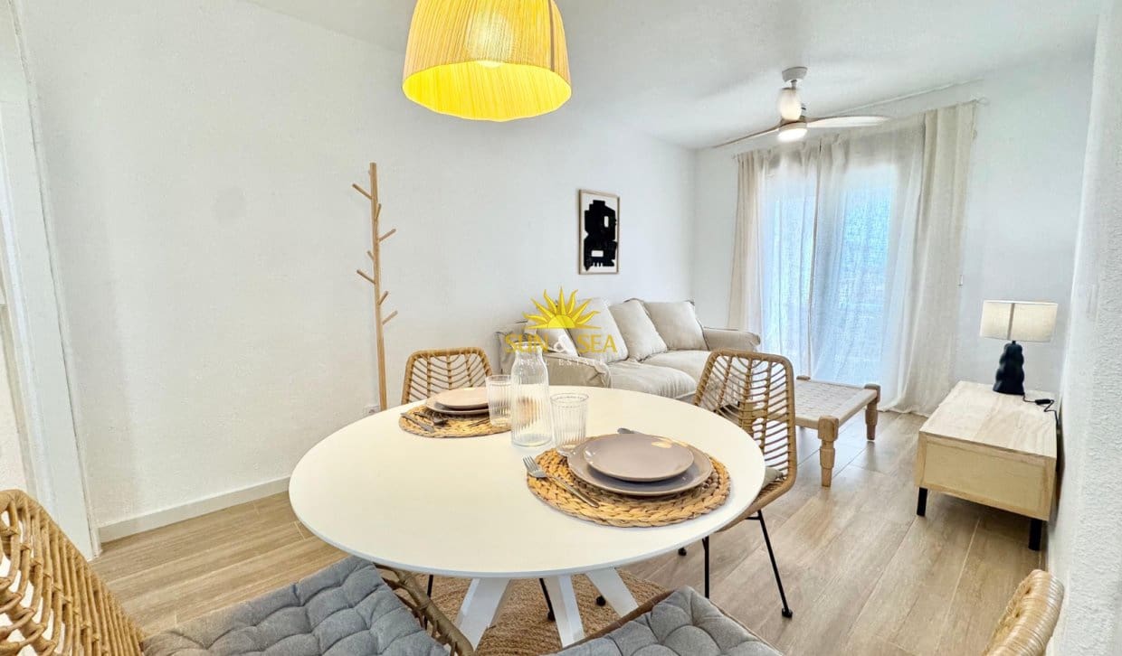 2 Zimmer Apartment zu vermieten in San Javier mit Pool - 900 € (Ref: 10029752)