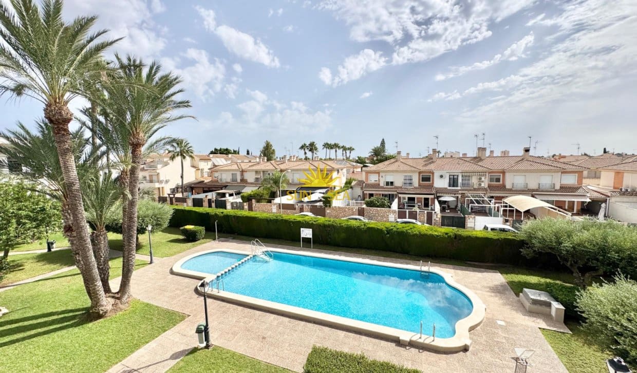 2 Zimmer Apartment zu vermieten in San Javier mit Pool - 900 € (Ref: 10029752)