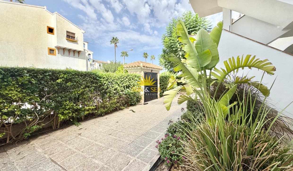2 Zimmer Apartment zu vermieten in San Javier mit Pool - 900 € (Ref: 10029752)