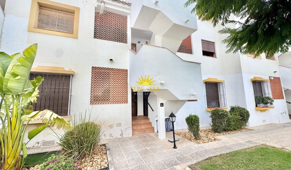 2 Zimmer Apartment zu vermieten in San Javier mit Pool - 900 € (Ref: 10029752)